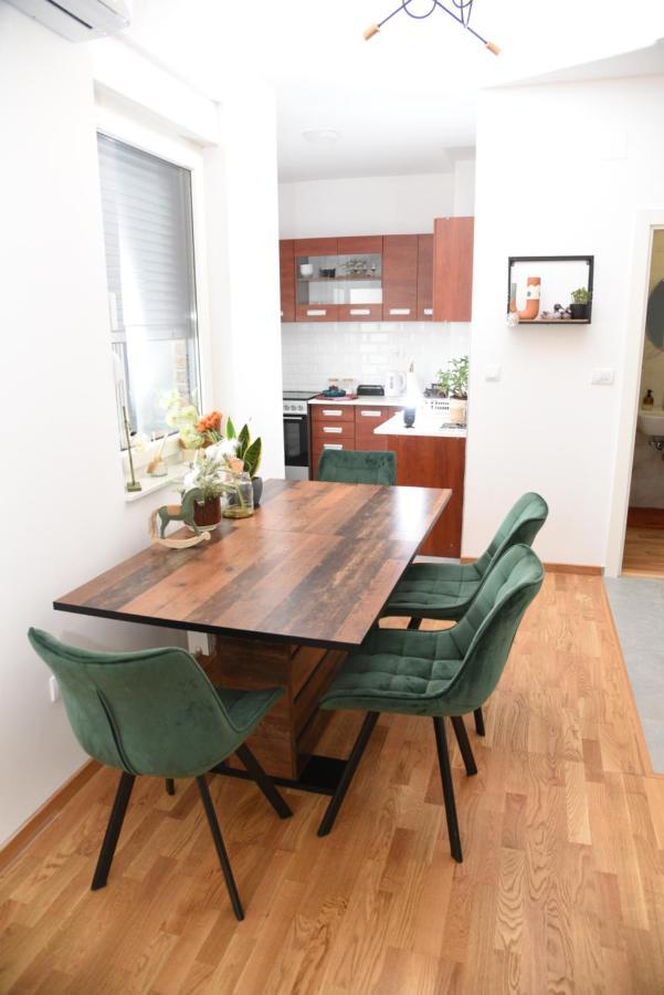 Avenija Oaza Apartment โนวีซาด ภายนอก รูปภาพ